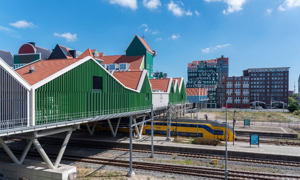 Overnachten bij het station van Zaandam